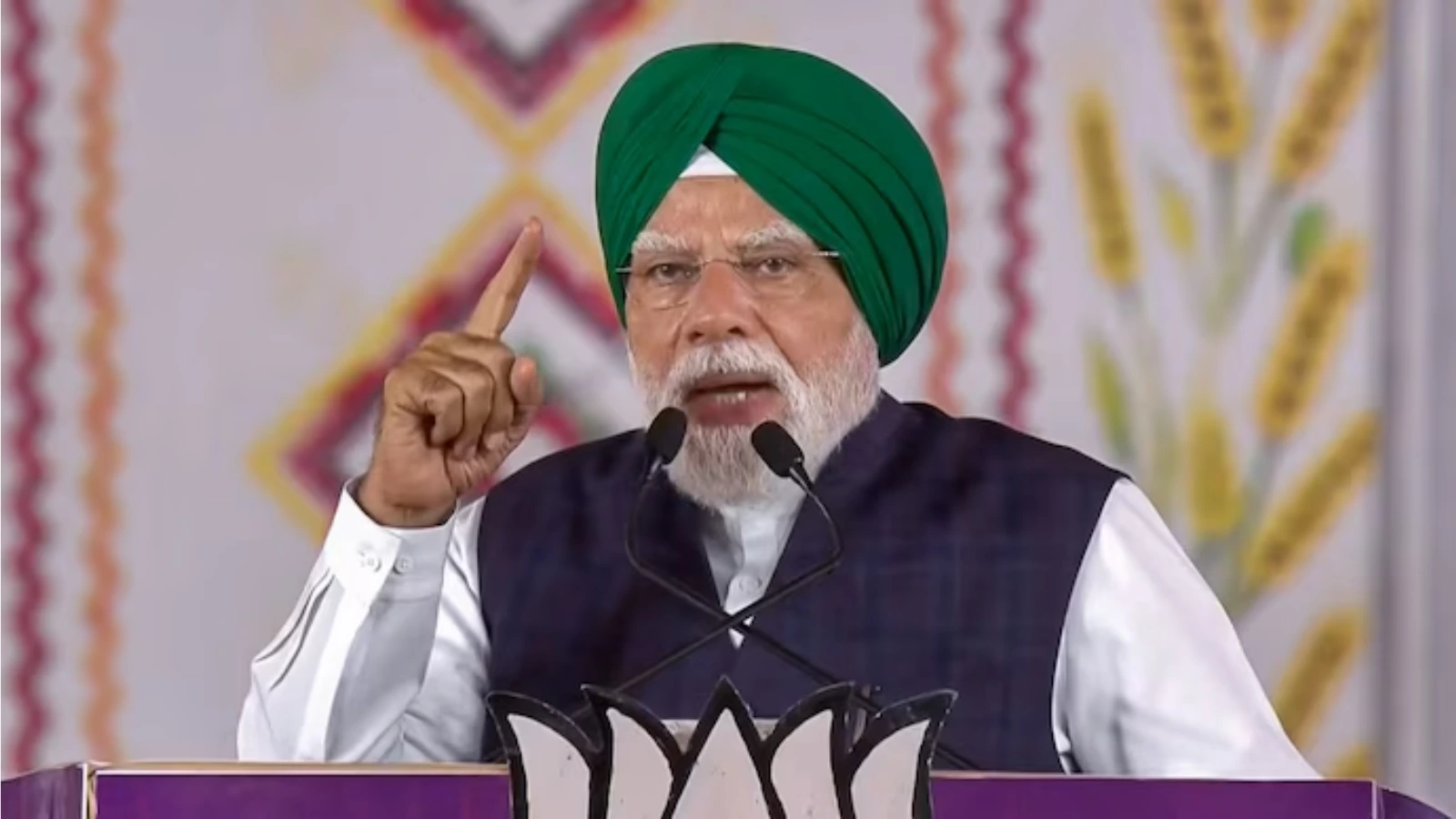 PM Modi Punjab Visit: जलंधर में मोदी बोले-'पंजाब में कट्टर बेईमान पार्टी की सरकार',केजरीवाल ने भी दिया करारा जवाब...