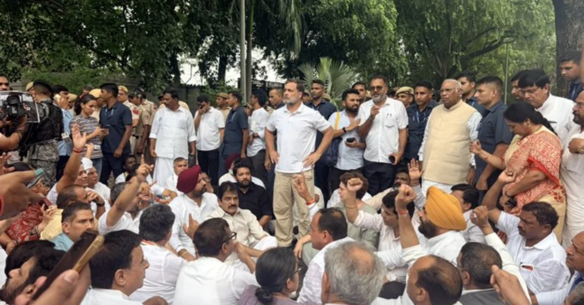 Rahul Gandhi Protest: PM Residence के बहार राहुल-प्रियंका का धरना, छात्रों पर लाठीचार्ज के विरोध में प्रदर्शन, कई कांग्रेस नेता हिरासत में