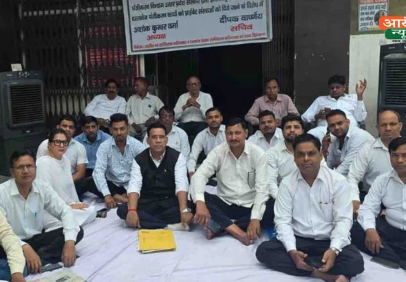 Ghaziabad E-Registration Protest: 20वें दिन भी वकीलों की हड़ताल जारी, Marriage Registration समेत कई सेवाएं प्रभावित