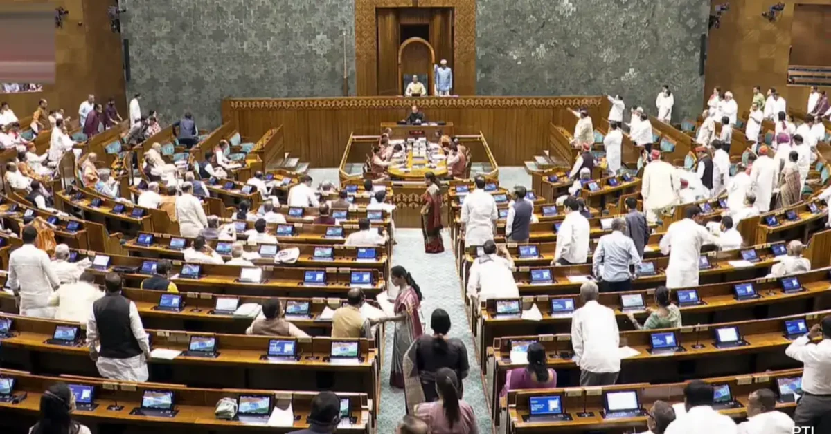 Parliament Deadlock: गतिरोध के बीच राहुल गाँधी से मिले किरेन रिजिजू, विपक्ष का अमित शाह के खिलाफ प्रदर्शन