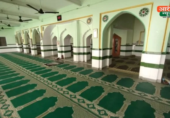 Race Course Mosque Controversy: दिल्ली की रेस कोर्स मस्जिद पर कार्रवाई का खतरा, ओवैसी ने केंद्र से मांगा हस्तक्षेप